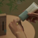 Trên Tay Kem Dưỡng Da Tay Frudia Reproust Essential Blending Hand Cream Greenery